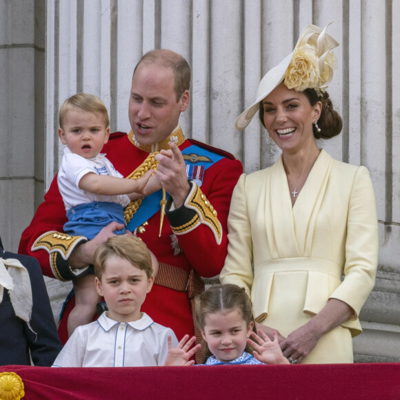 Le prince William, duc de Cambridge, et Catherine (Kate) Middleton, duchesse de Cambridge, le prince George de Cambridge la princesse Charlotte de Cambridge, le prince Louis de Cambridge - La famille royale au balcon du palais de Buckingham lors de la parade Trooping the Colour 2019, célébrant le 93ème anniversaire de la reine Elisabeth II, Londres, le 8 juin 2019.