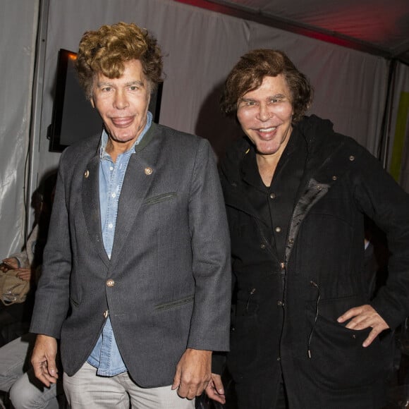 Igor et Grichka Bogdanov - Lancement officiel des "Pères Noël Verts" du Secours Populaire sur la place de l'Hôtel de Ville à Paris. © Jack Tribeca/Bestimage