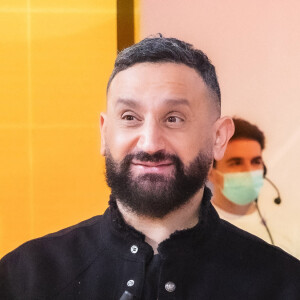 Exclusif - Cyril Hanouna sur le plateau de l'émission Touche pas à mon poste (TPMP) diffusée en direct sur C8 le 18 janvier 2022 © Jack Tribeca / Bestimage 