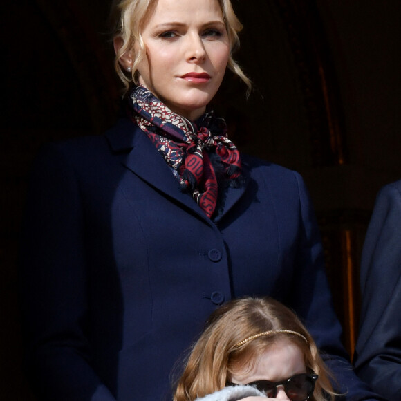 Le prince Albert II de Monaco, sa femme la princesse Charlène et leurs enfants le prince héréditaire Jacques et la princesse Gabriella ont assité depuis un balcon du Palais à la traditionnelle procession durant la célébration de la Sainte Dévote, Sainte patronne de Monaco, à Monaco le 27 janvier 2020. © Bruno Bebert / Bestimage