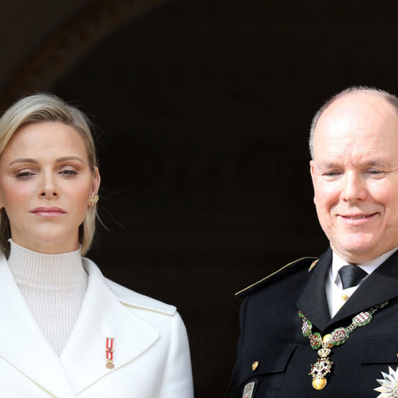 La princesse Charlene et le prince Albert II de Monaco - La famille princière de Monaco au balcon du palais lors de la Fête nationale monégasque à Monaco. Le 19 novembre 2019 © Dominique Jacovides / Bestimage 