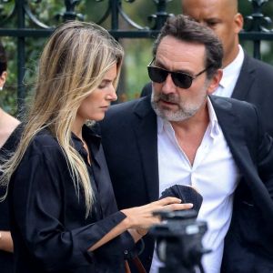 Gilles Lellouche et sa compagne - Obsèques de Jean-Paul Belmondo en l'église Saint-Germain-des-Prés, à Paris. © Dominique Jacovides / Bestimage