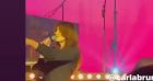 Concert de Carla Bruni, le 26 janvier 2022, à l'Olympia, à Paris. Vidéo partagée par Farida Khelfa sur Instagram.