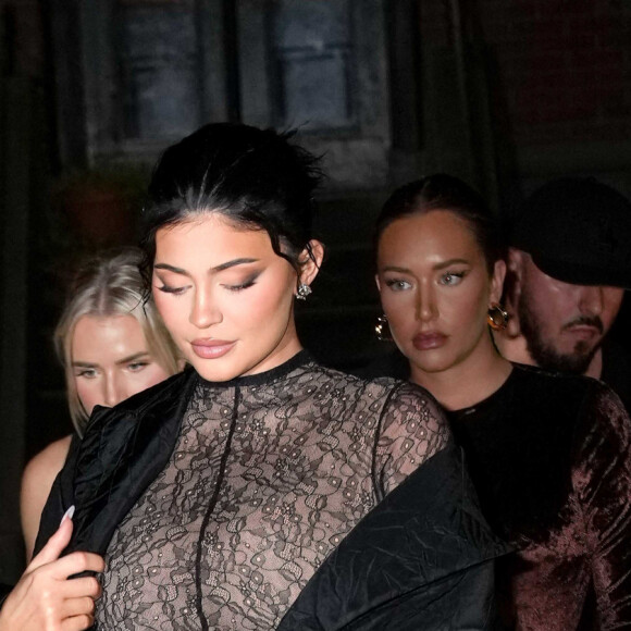 Kylie Jenner, enceinte, arrive à la soirée d'anniversaire de Fai Khadra au restaurant "Lucali" à New York City, New York, Etats-Unis, le 9 septembre 2021.