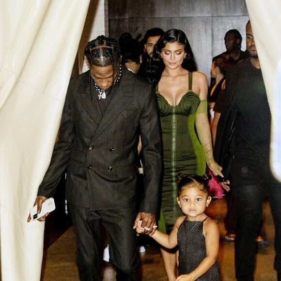 Travis Scott, Kylie Jenner et leur fille Stormi arrivent à la 72ème édition Parsons Benefit où Travis Scott va être récompensé au Pier 17 dans le Seaport District à New York, le 15 juin 2021.