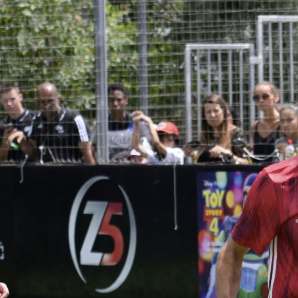 Enzo Zidane et l'équipe vainqueur de la finale des filles lors de la grande finale de la Z5 Cup à Aix-en-Provence, France, 23 juin 2019.© Norbert Scanella/Panoramic/Bestimage 