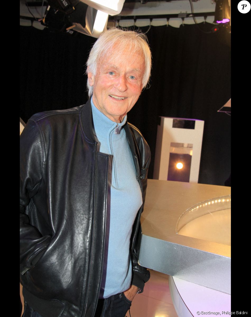 Exclusif - Dave - Backstage de l'enregistrement de l'émission "L'instant de Luxe" à Paris le 20 novembre 2021. © Philippe Baldini/Bestimage