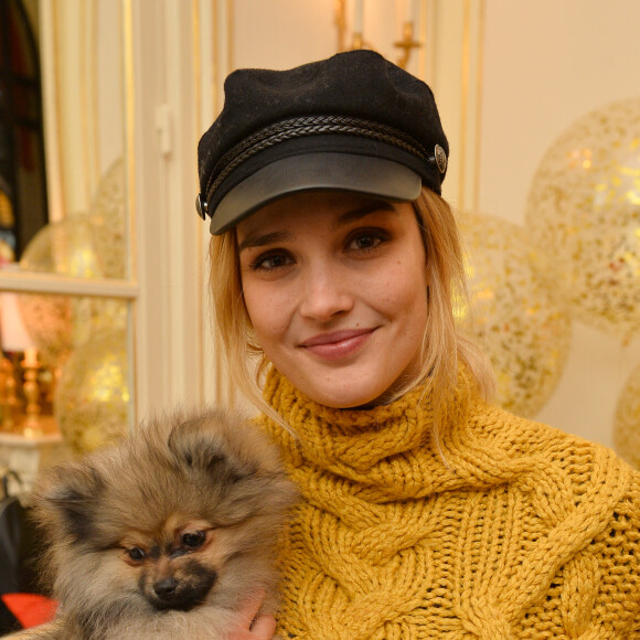 Camille Lou avec son chien Nuts - Goûter du Coeur du prix Clarins pour l'enfance organisé par Clarins, à l'hôtel Plaza Athénée à Paris, le 14 février 2018. © Veeren/Bestimage