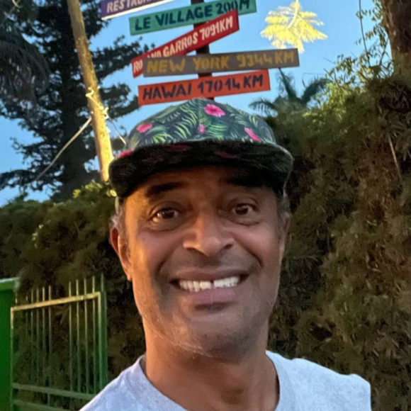 Yannick Noah profite pleinement de sa nouvelle vie à Yaoundé, au Cameroun. Décembre 2021.