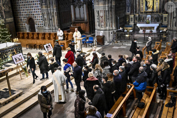 Un rassemblement religieux a lieu à la cathédrale d'Albi, France, le 8 janvier 2022, à l'initiative de la soeur et d'une amie de Delphine Jubillar.