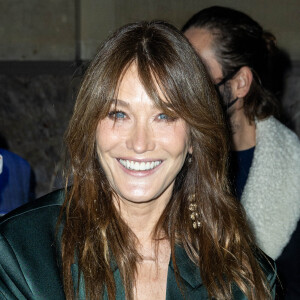 Carla Bruni Sarkozy au front row du défilé Ami automne-hiver 2022/2023 dans le cadre de la Fashion Week de Paris, France, le 19 janvier 2022. Olivier Borde/bestimage 