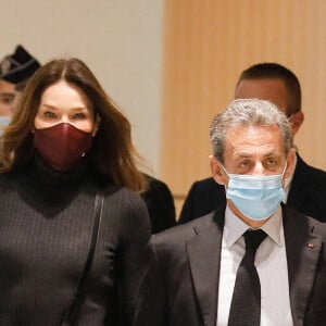 1er jour des plaidoiries de la défense - Nicolas Sarkozy arrive avec sa femme Carla Bruni Sarkozy au tribunal de Paris le 9 décembre 2020. © Christophe Clovis / Bestimage 
