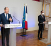 Le premier ministre Jean Castex et Olivier Véran, ministre de la santé - Le premier ministre et le ministre de la santé dévoilent les nouvelles mesures de restriction contre la Covid-19 le 20 janvier 2022.