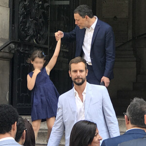 Exclusif - Marc-Olivier Fogiel avec son mari François Roelants et leurs filles Lily et Mila, Anne Hidalgo - Bruno Julliard (Premier Adjoint à la Maire de Paris chargé de la culture, du patrimoine, des métiers d'art, des relations avec les arrondissements et de la nuit) s'est marié avec Paul Le Goff à la mairie du 10ème arrondissement de Paris le 8 juillet 2017.