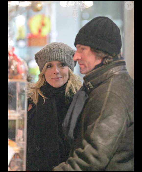 Jane Krakowski et son fiancé Robert Godley dans les rues de New-York en décembre 2009