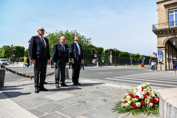 Exclusif - Jean-Marie Le Pen a déposé une gerbe de fleurs devant la statue de Jeanne d'Arc de la place des Pyramides à Paris. Le 16 mai 2020 © Jean-René Santini / Bestimage