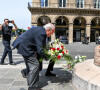 Exclusif - Jean-Marie Le Pen, sans masque, a déposé une gerbe de fleurs devant la statue de Jeanne d'Arc de la place des Pyramides à Paris. Le 16 mai 2020 © Jean-René Santini / Bestimage