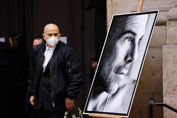Krzysztof Leon Dziemaszkiewicz (compagnon du défunt) - Arrivées aux obsèques de Thierry Mugler au temple protestant de l'Oratoire du Louvre à Paris le 4 février 2022.