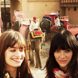 Clara Luciani et sa cousine Delphine Truchet en 2015.