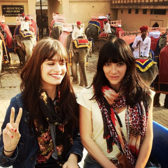 Clara Luciani et sa cousine Delphine Truchet en 2015.