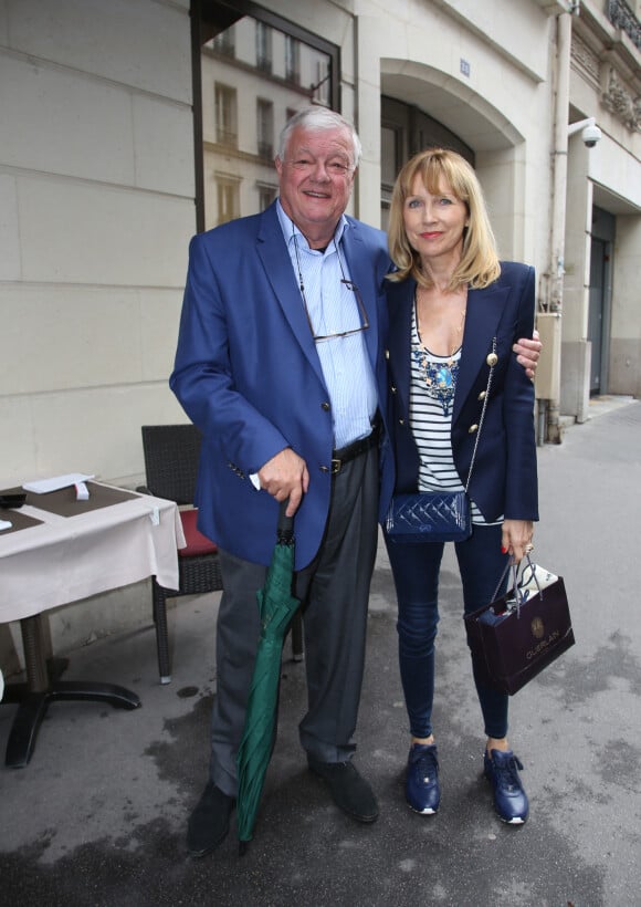 Exclusif - L'animateur Fabrice (François Simon-Bessy) arrive à la radio RTL pour un enregistrement à Paris avec sa femme Michèle le 19 septembre 2016. © Denis Guignebourg / Bestimage  