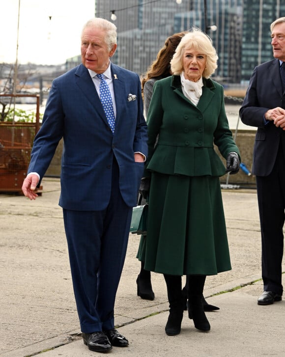 Le prince Charles et Camilla Parker Bowles, duchesse de Cornouailles, à leur arrivée à la Fondation "Trinity Buoy Wharf" à Londres, le 3 février 2022.