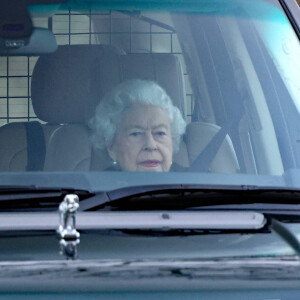 La reine Elisabeth II d'Angleterre en voiture aux alentours de sa résidence de Sandringham. Le 2 février 2022 © Imago / Panoramic / Bestimage 