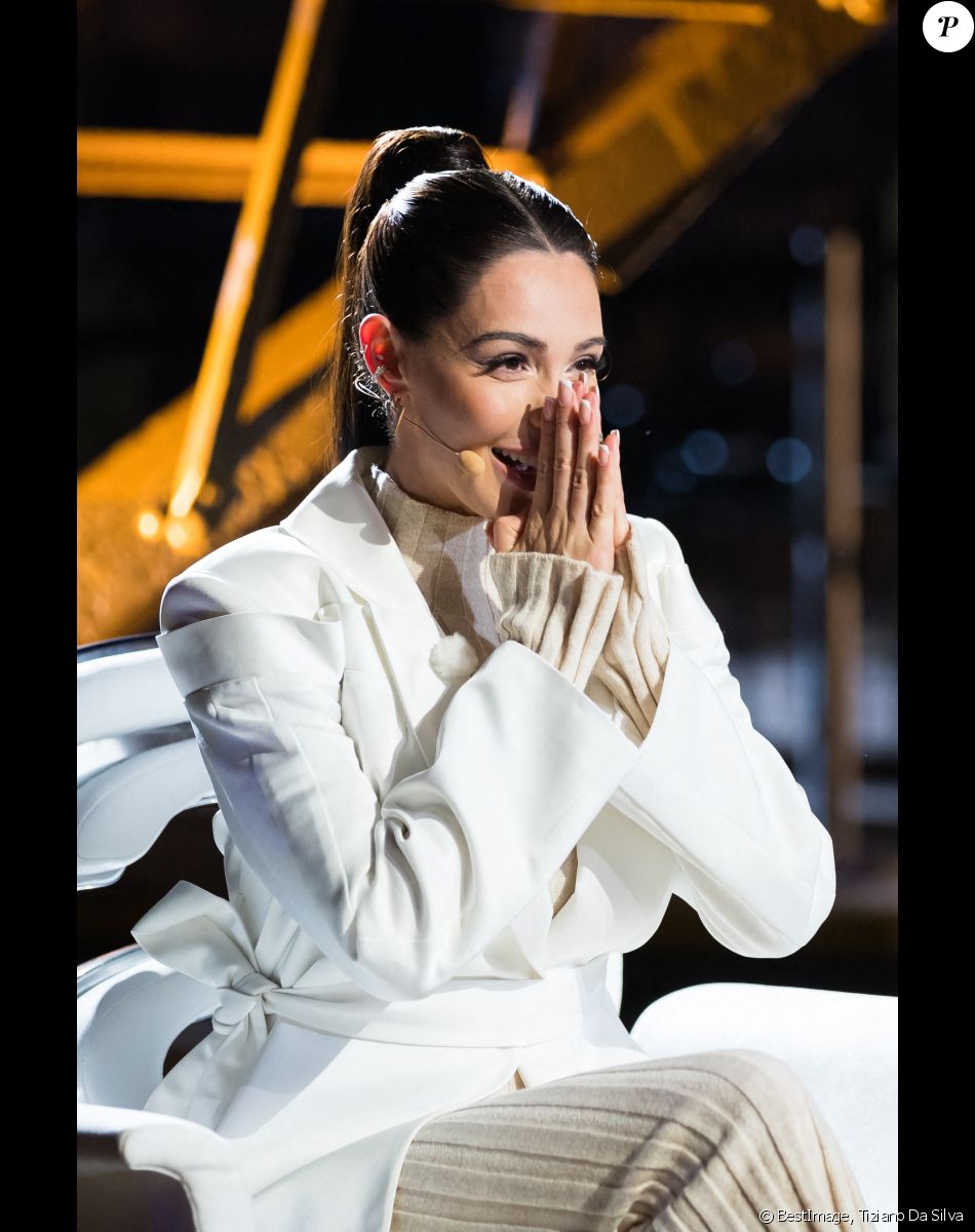 Exclusif - Nabilla Benattia - Enregistrement de l'émission "La Chanson secrète 10" au 1er étage de la Tour Eiffel à Paris, diffusée le 22 janvier sur TF1 à 21h10 © Tiziano Da Silva / Bestimage