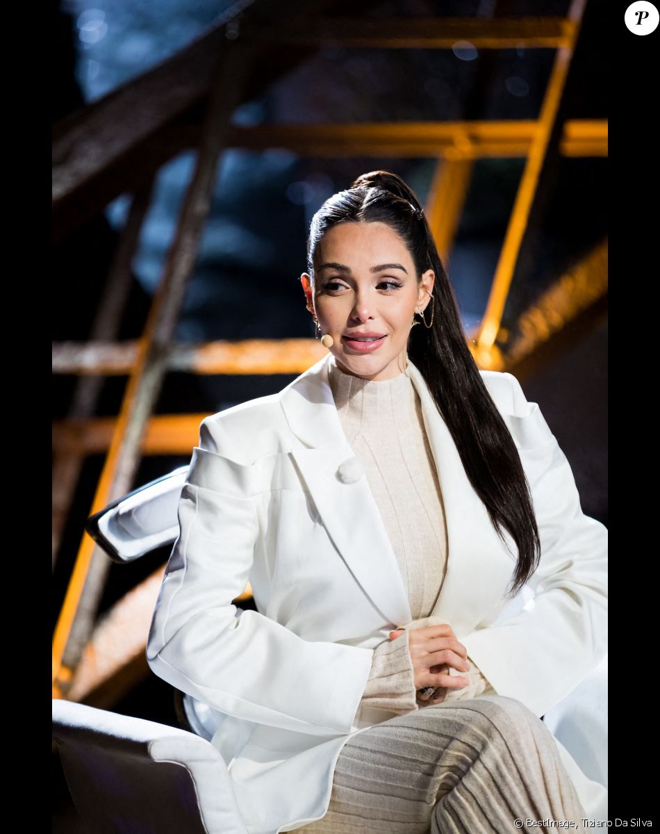 Exclusif - Nabilla Benattia - Enregistrement de l'émission "La Chanson secrète 10" au 1er étage de la Tour Eiffel à Paris, diffusée le 22 janvier sur TF1 à 21h10 © Tiziano Da Silva / Bestimage