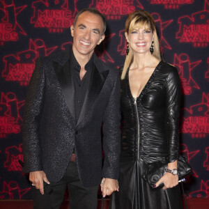 Nikos Aliagas et sa compagne Tina Grigoriou lors de la 23ème édition des NRJ Music Awards 2021 au Palais des Festivals de Cannes, le 20 novembre 2021. © Christophe Aubert via Bestimage