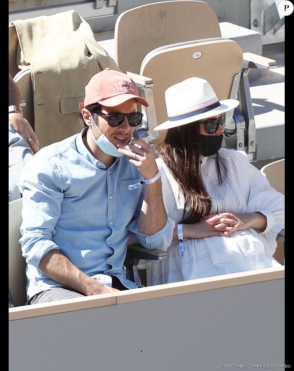 Vianney et sa compagne Catherine Robert (enceinte) dans les tribunes lors de la finale des internationaux de France Roland Garros à Paris le 13 juin 2021. © Dominique Jacovides / Bestimage