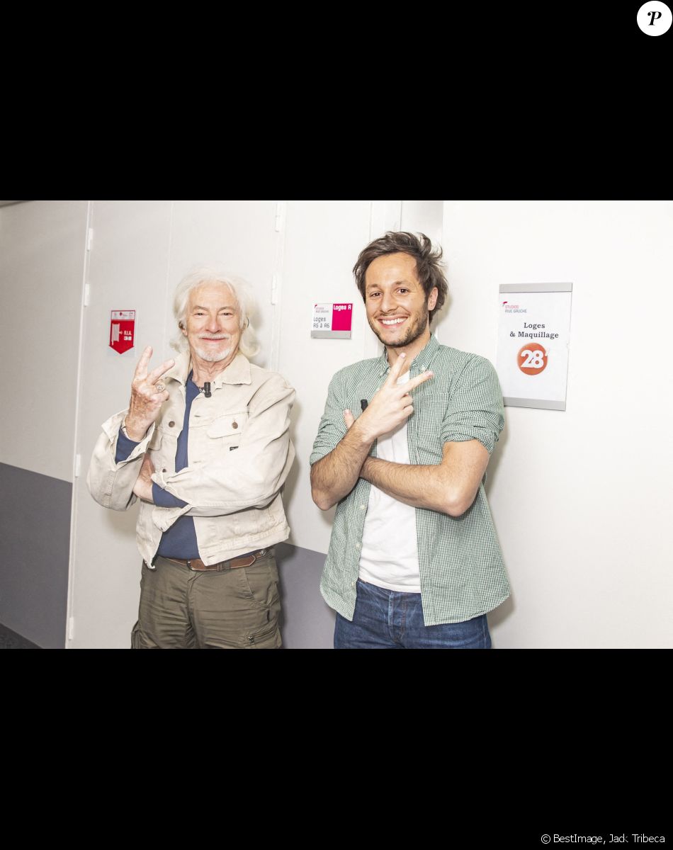 Exclusif - Hugues Aufray et Vianney Bureau - Backstage de l'enregistrement de l'émission "On est presque en direct" (OEED) présentée par L. Ruquier et diffusée sur France 2 le 7 novembre 2020. © Jack Tribeca / Bestimage