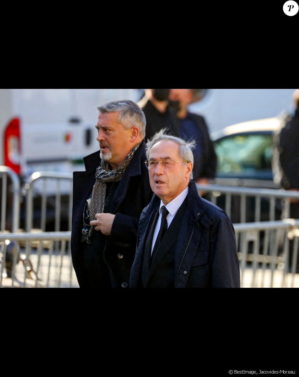 Info - Claude Guéant remis en liberté, il sort de prison - Claude Guéant - Arrivées à la messe funéraire en hommage à Bernard Tapie en l'église Saint-Germain-des-Prés à Paris. Le 6 octobre 2021 © Jacovides-Moreau / Bestimage