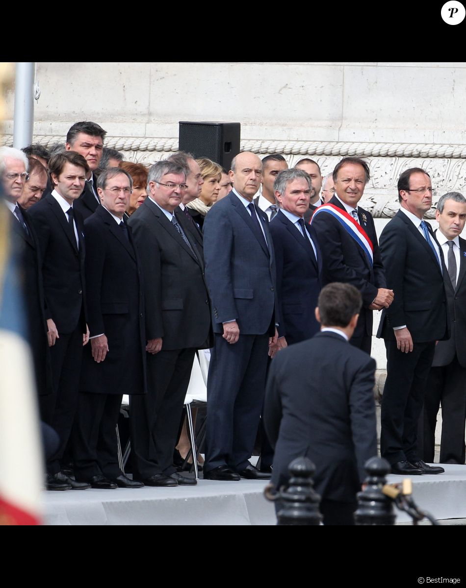 Jospin, Baroin, Guéant, Mercier, Juppé, Bel, Hollande et Sarkozy à la commémoration de l'armistice du 8 mai 1945.