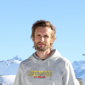Philippe Lacheau lors d'un photocall à la 25ème édition du Festival international du film de comédie de l'Alpe d'Huez le 18 janvier 2022. © Dominique Jacovides / Bestimage 