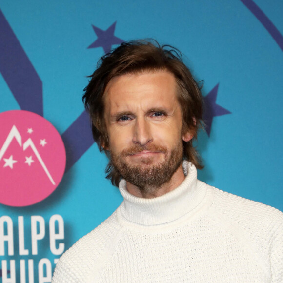 Philippe Lacheau au photocall de la soirée d'ouverture de la 25ème édition du Festival international du film de comédie de l'Alpe d'Huez le 17 janvier 2022. © Dominique Jacovides / Bestimage 