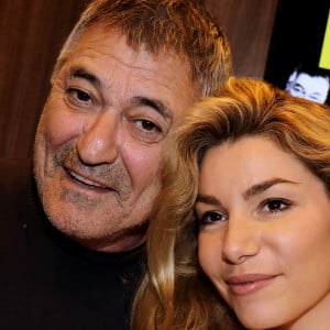 Jean-Marie Bigard et sa femme Lola Marois Bigard en dédicace au salon du livre "Livre Paris" à Paris.