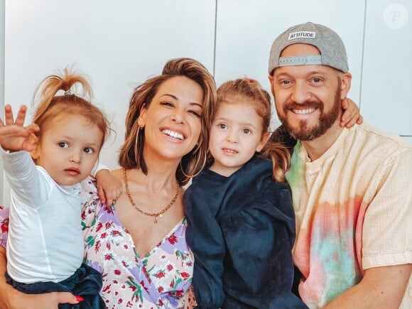 Daniela Martins, ex-candidate de télé-réalité, mariée à Julien, maman de deux enfants et enceinte de son troisièmé bébé.