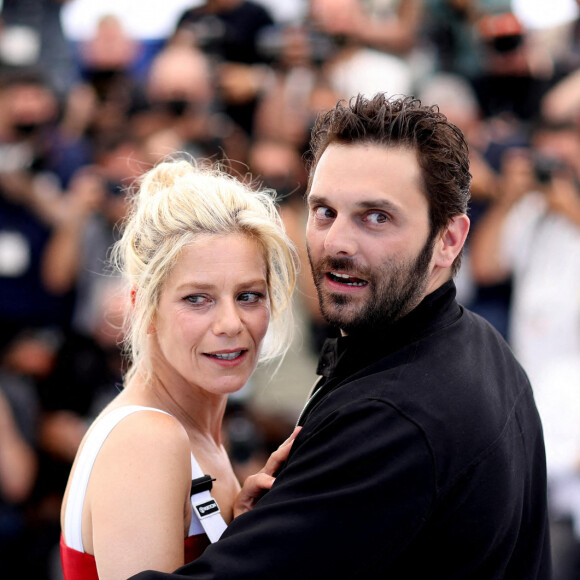 Marina Foïs, Pio Marmaï - Photocall du film "La fracture" lors du 74e Festival international du film de Cannes, le 10 juillet 2021. © Borde / Jacovides / Moreau / Bestimage