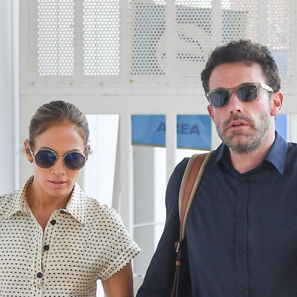 Jennifer Lopez et Ben Affleck quittent Venise après la première du film The Last Duel pendant le 78ème festival international du film de Venise, la Mostra le 11 septembre 2021. 
