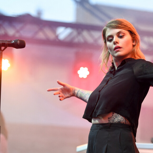 Coeur de Pirate en concert lors du 67ème festival "Nuits du Sud", place du Grand Jardin, à Vence. Le 2 août 2019 © Lionel Urman / Bestimage