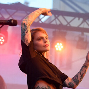 Coeur de Pirate en concert lors du 67ème festival "Nuits du Sud", place du Grand Jardin, à Vence. Le 2 août 2019 © Lionel Urman / Bestimage