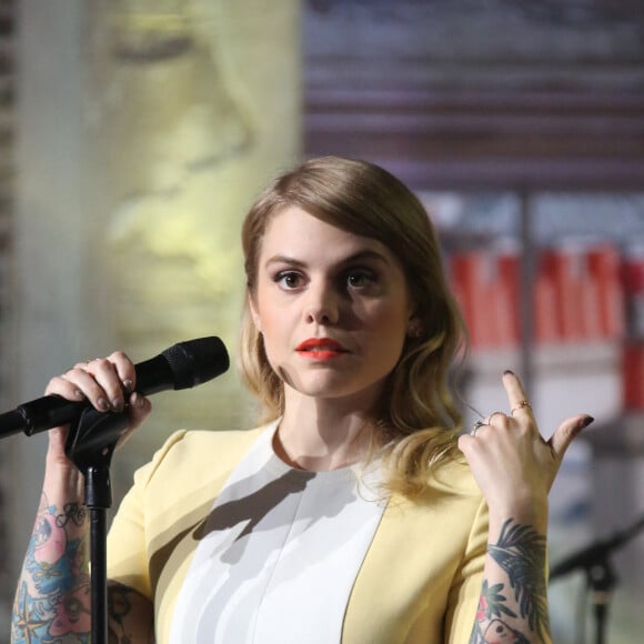 Exclusif - No Web No Blog - Coeur de Pirate (Béatrice Martin) - Enregistrement de l'émission "Du côté de chez Dave", qui sera diffusée sur France 3 le 13 septembre 2015