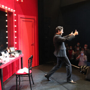 Laurent Gerra salue le public à la fin de son spectacle "Sans Modération", Salle Pleyel à Paris le 09 janvier 2022 © Bertrand Rindoff Petroff / Bestimage 