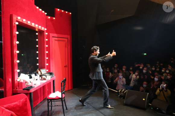 Laurent Gerra salue le public à la fin de son spectacle "Sans Modération", Salle Pleyel à Paris le 09 janvier 2022 © Bertrand Rindoff Petroff / Bestimage 