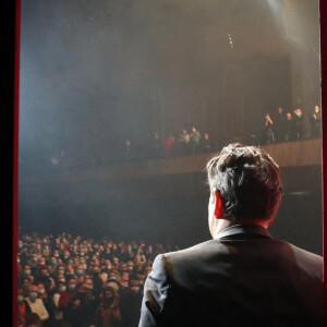 Laurent Gerra salut le public à la fin de son spectacle "Sans Modération", Salle Pleyel à Paris le 09 janvier 2022 © Bertrand Rindoff Petroff / Bestimage 