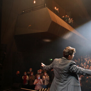 Laurent Gerra salut le public à la fin de son spectacle "Sans Modération", Salle Pleyel à Paris le 09 janvier 2022 © Bertrand Rindoff Petroff / Bestimage 