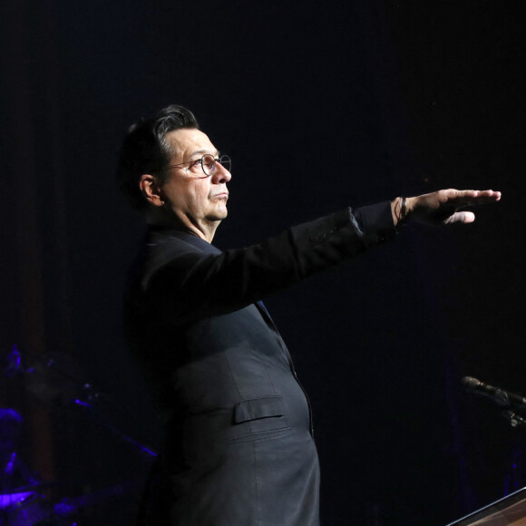 Laurent Gerra, imitant ici François Hollande, joue son spectacle "Sans Modération", Salle Pleyel à Paris le 09 janvier 2022 © Bertrand Rindoff Petroff / Bestimage 