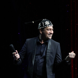 Laurent Gerra, imitant ici Jack Lang, joue son spectacle "Sans Modération", Salle Pleyel à Paris le 09 janvier 2022 © Bertrand Rindoff Petroff / Bestimage 