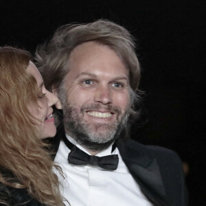 Florian Zeller et sa femme Marine Delterme sur le toit des studios Canal+ à Paris, le 25 avril 2021. © Photoshot/Pool/Panoramic/Bestimage